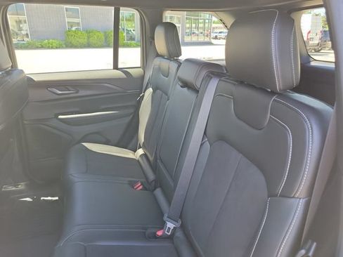 Used 2024 Jeep Grand Cherokee Altitude AWD/4WD image 24