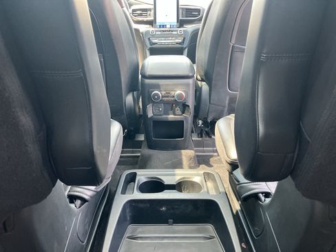 Used 2020 Ford Explorer Platinum w/ Premium Technology Package AWD/4WD image 39