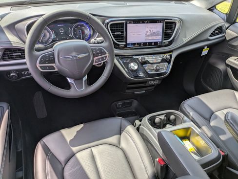 New 2025 Chrysler Pacifica Select w/ Fav Edition Package image 26