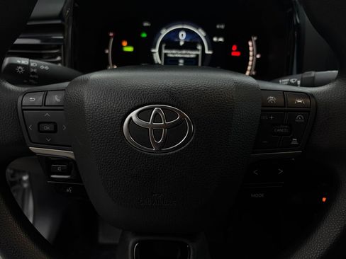 Used 2025 Toyota Camry LE image 27