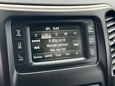 Used 2017 Jeep Cherokee Sport w/ Cold Weather Group AWD/4WD image 18