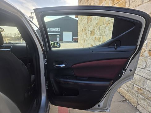 Used 2011 Dodge Avenger Heat image 10