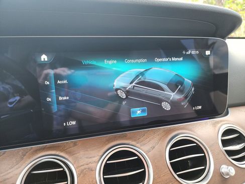 Used 2023 Mercedes-Benz E 350 4MATIC Sedan image 18