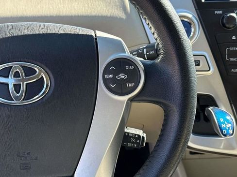Used 2014 Toyota Prius V Five image 30