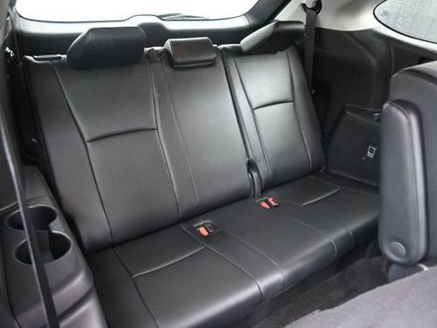 Used 2025 Toyota Highlander XLE AWD/4WD image 18