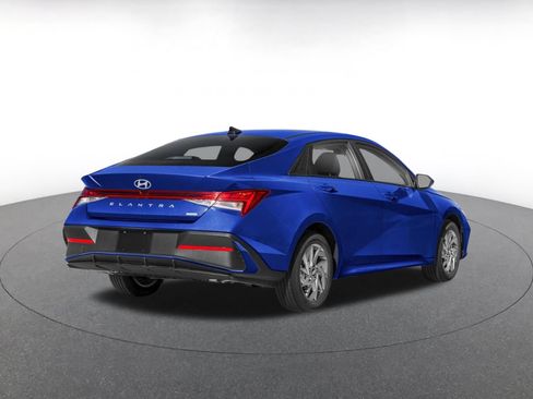 Used 2026 Hyundai Elantra Hybrid FWD image 2