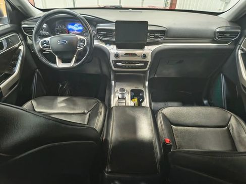Used 2020 Ford Explorer XLT w/ Equipment Group 202A AWD/4WD image 19