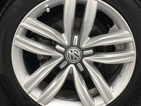 Used 2017 Volkswagen Passat 1.8T SEL Premium FWD image 5