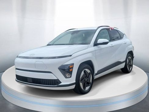 Certified 2025 Hyundai Kona SEL FWD image 2