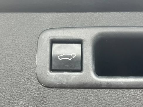 Used 2023 Toyota Highlander XLE AWD/4WD image 37