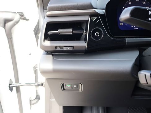 New 2026 Porsche Macan 4 Electric image 36