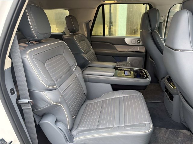 Used 2024 Lincoln Navigator L Black Label AWD/4WD image 22