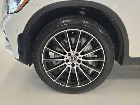 Used 2022 Mercedes-Benz GLC 300 4MATIC w/ AMG Line image 8