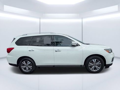 Used 2018 Nissan Pathfinder SV FWD image 2