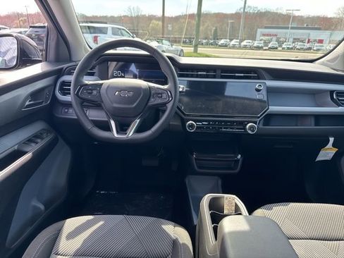 New 2027 Chevrolet Bolt LT w/ Comfort Package FWD image 17