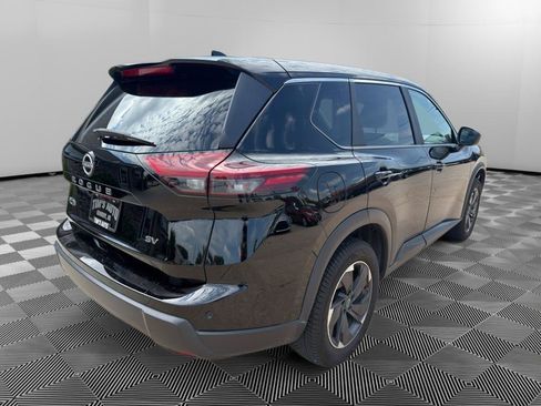 Used 2024 Nissan Rogue SV FWD image 3