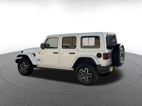 Used 2025 Jeep Wrangler Unlimited Sahara AWD/4WD image 14