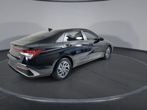 Certified 2025 Hyundai Elantra Hybrid FWD image 8