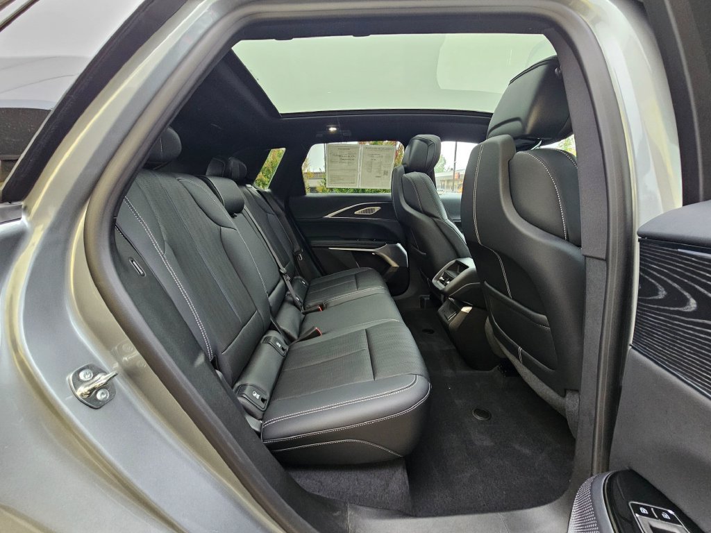 Certified 2024 Cadillac Lyriq Luxury AWD/4WD image 11