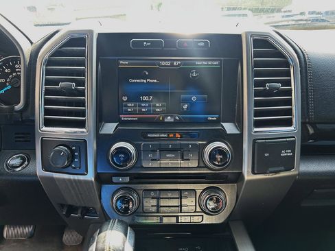 Used 2015 Ford F150 Platinum w/ Equipment Group 701A Luxury AWD/4WD image 15