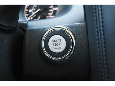 Used 2024 Nissan Armada SL w/ Captain's Chairs Package image 28