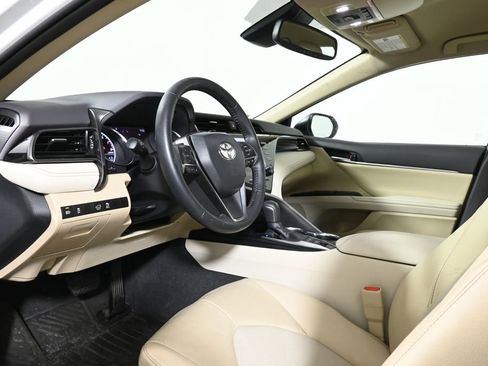 Used 2020 Toyota Camry XLE FWD image 4