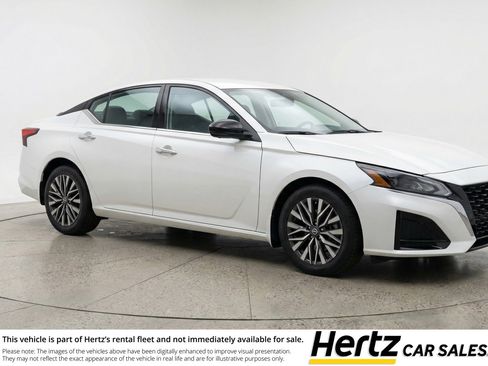 Used 2025 Nissan Altima 2.5 SV image 1