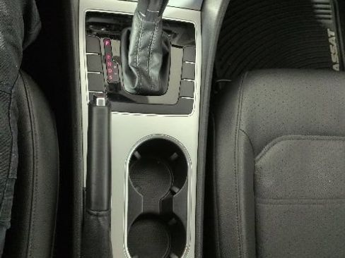 Used 2013 Volkswagen Passat 2.5 SE FWD image 16