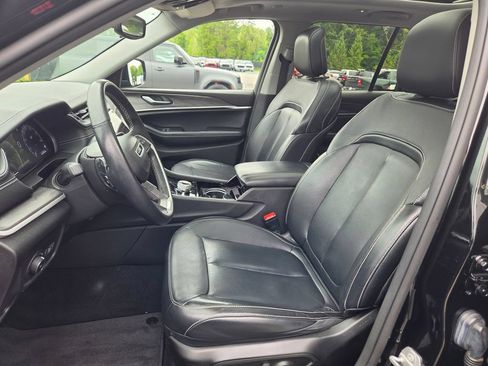 Used 2022 Jeep Grand Cherokee Limited AWD/4WD image 27