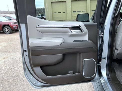 Used 2024 Chevrolet Silverado 1500 LTZ image 21