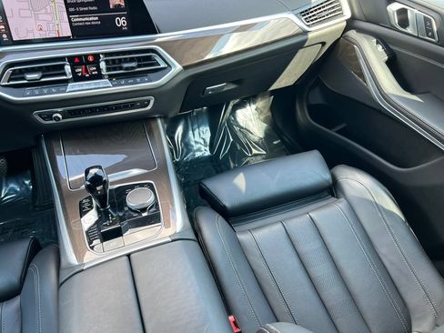 Used 2022 BMW X5 xDrive40i w/ Premium Package AWD/4WD image 32