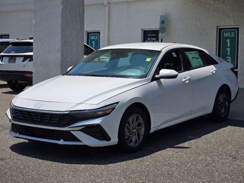 New 2025 Hyundai Elantra Blue image 23