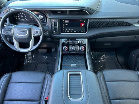Used 2024 GMC Yukon XL Denali AWD/4WD image 15
