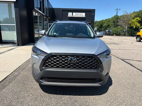 Used 2023 Toyota Corolla Cross LE w/ Moonroof Package FWD image 2