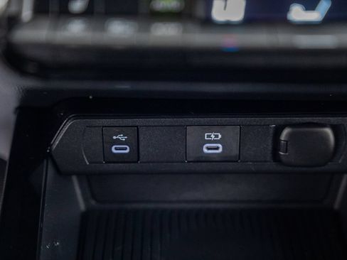 Certified 2023 Toyota Prius XLE FWD image 25