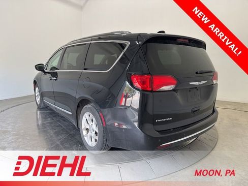 Used 2019 Chrysler Pacifica Touring-L w/ Advanced Safetytec Group image 5