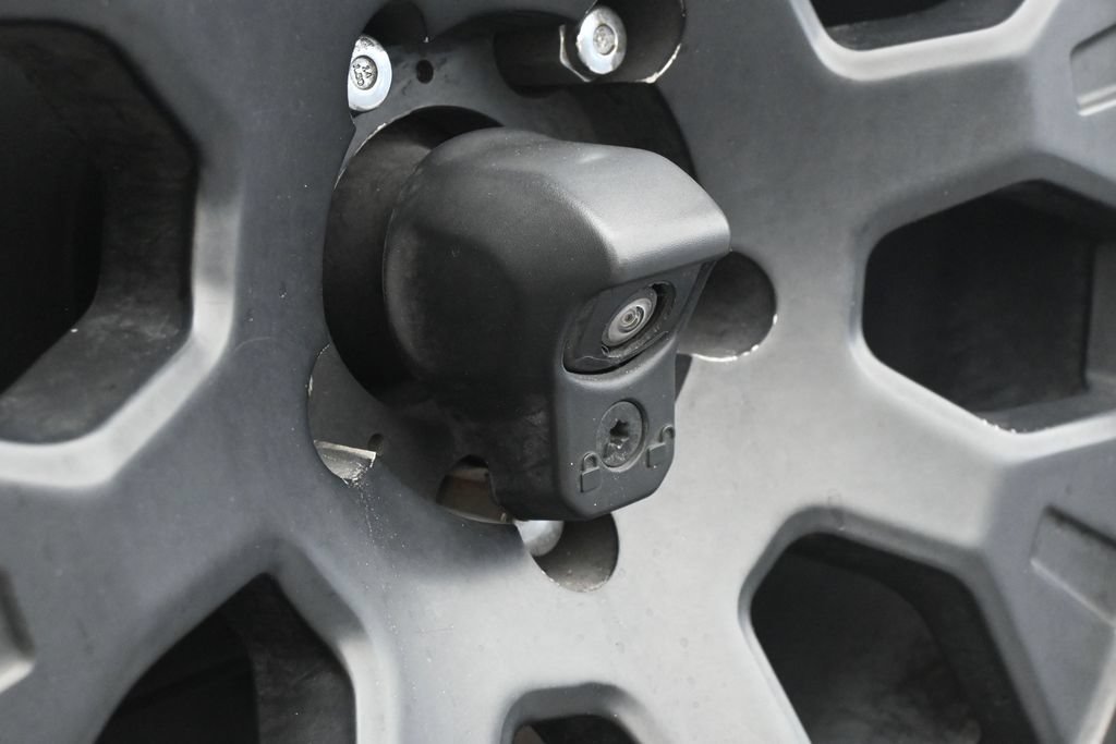 Used 2018 Jeep Wrangler Unlimited Sahara AWD/4WD image 32