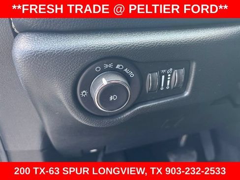 Used 2023 Chrysler Pacifica Touring FWD image 8