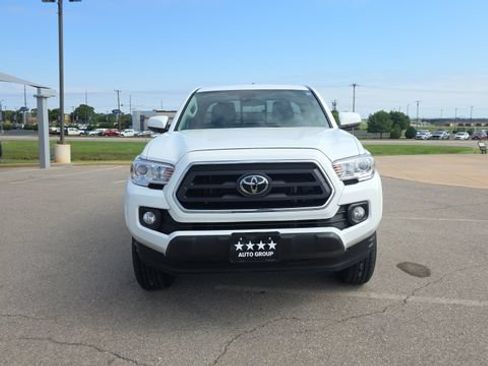 Used 2022 Toyota Tacoma SR5 AWD/4WD image 3