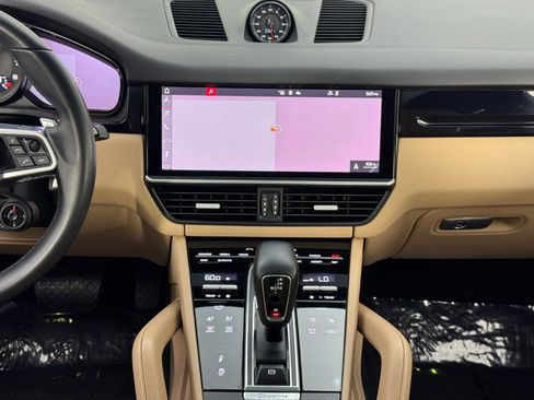 Used 2021 Porsche Cayenne Coupe image 24