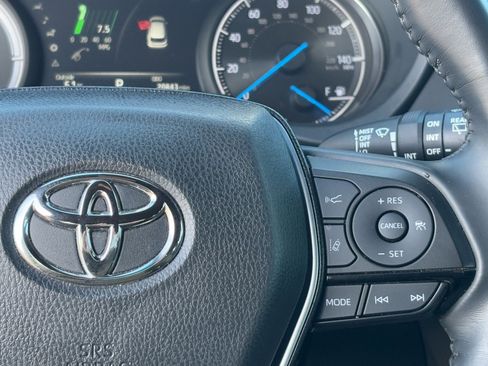 Certified 2024 Toyota Venza XLE image 23