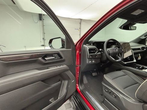 New 2025 GMC Yukon XL Elevation w/ LPO, Yukon Black Package image 24