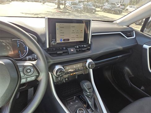 Used 2025 Toyota RAV4 XLE image 20