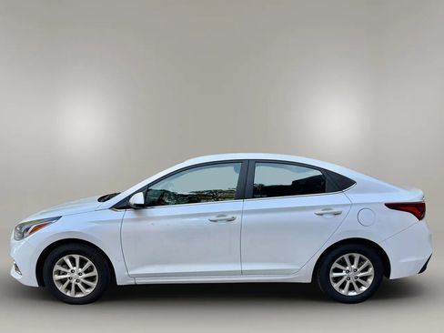 Used 2021 Hyundai Accent SEL image 2