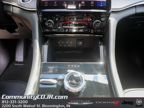 New 2025 Jeep Grand Cherokee Limited AWD/4WD image 17