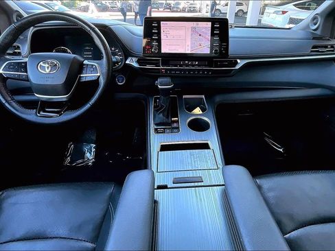 Used 2023 Toyota Sienna XSE image 12