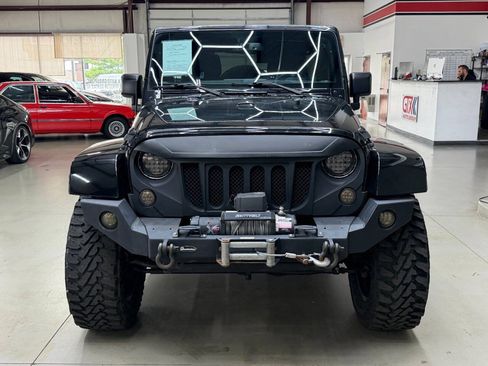 Used 2017 Jeep Wrangler Unlimited Sahara w/ Dual Top Group AWD/4WD image 6