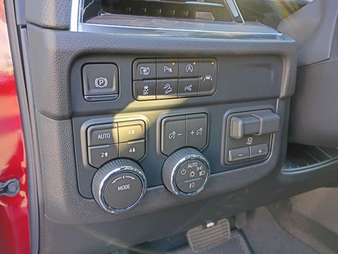 New 2026 Chevrolet Suburban Premier w/ Sun And Tow Package image 31