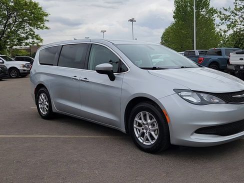 Used 2022 Chrysler Voyager LX FWD image 7