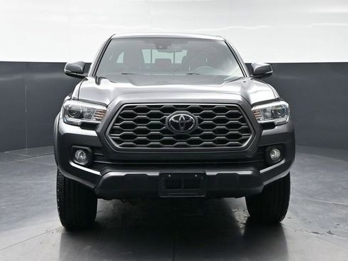 Used 2022 Toyota Tacoma TRD Off-Road image 2